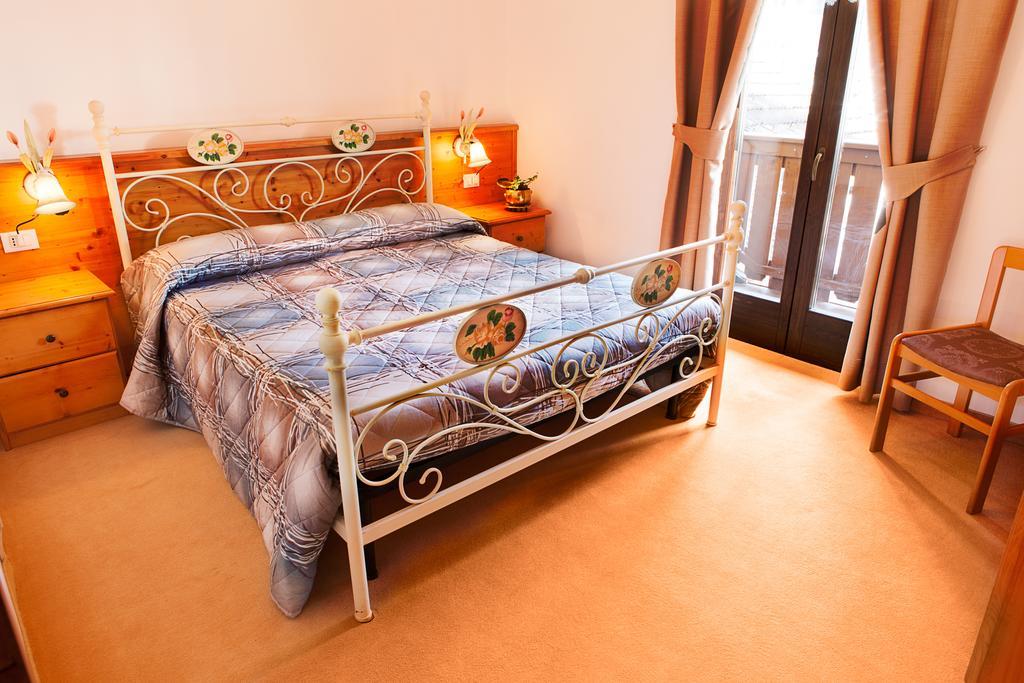 Garni Bonsai Bed & Breakfast Pinzolo Room photo