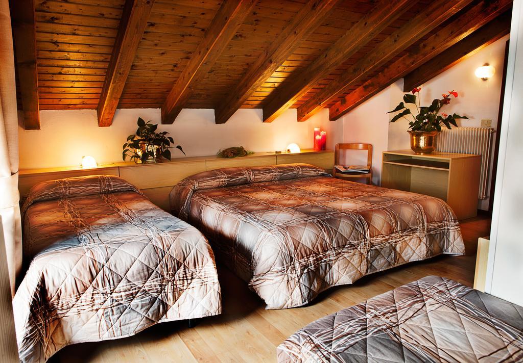 Garni Bonsai Bed & Breakfast Pinzolo Room photo