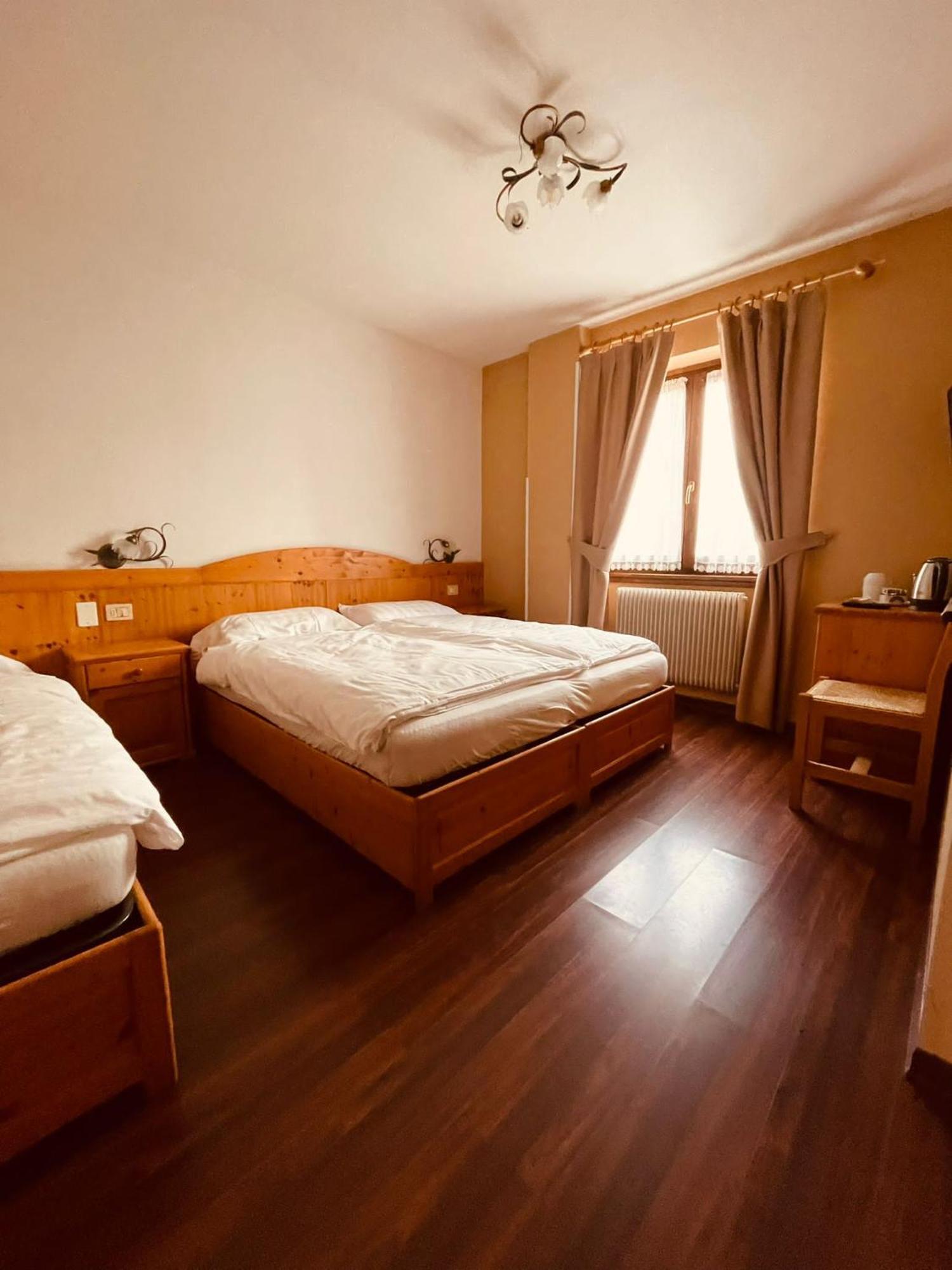 Garni Bonsai Bed & Breakfast Pinzolo Exterior photo