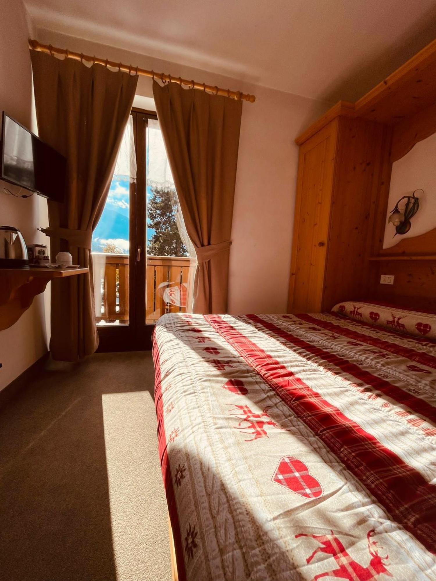 Garni Bonsai Bed & Breakfast Pinzolo Exterior photo